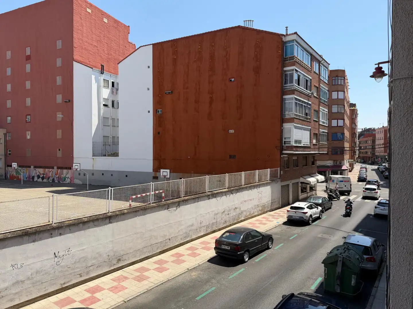 Vista exterior de Pis en venda en León Capital 