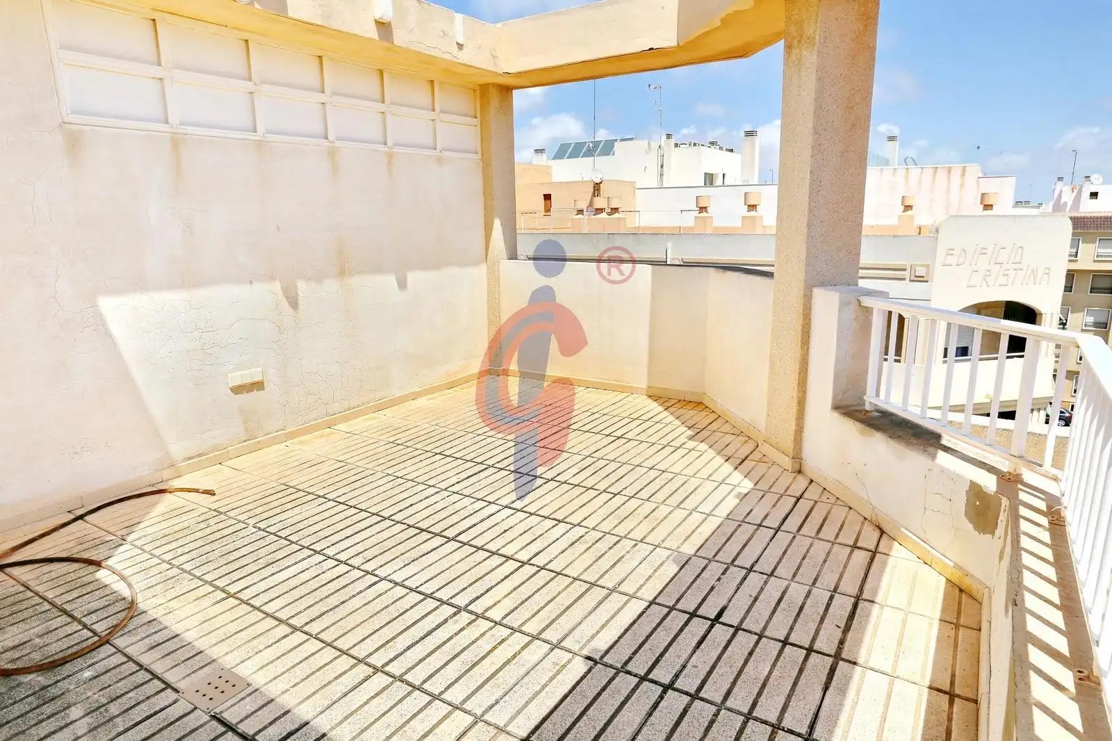 Terrasse von Dachboden zum Verkauf in Guardamar del Segura mit Terrasse, Abstellraum und Möbliert