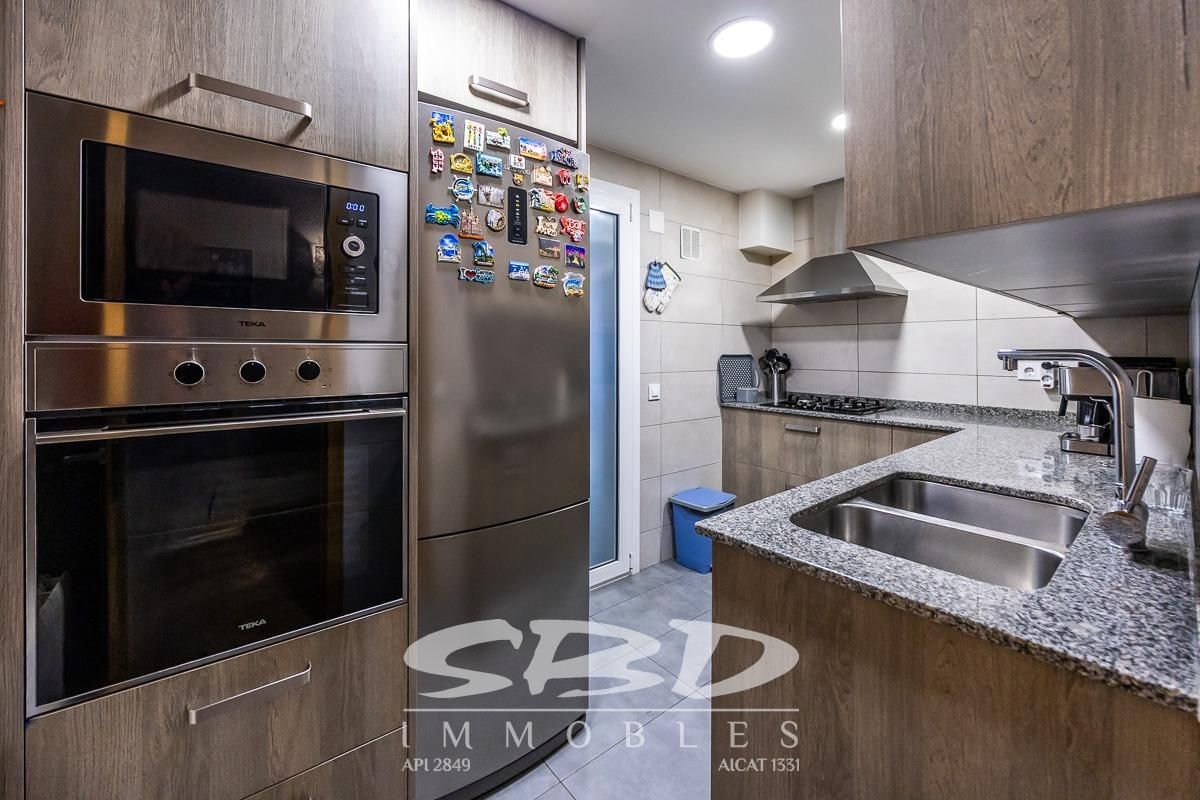 Kitchen of Flat for sale in Sabadell  with Air Conditioner