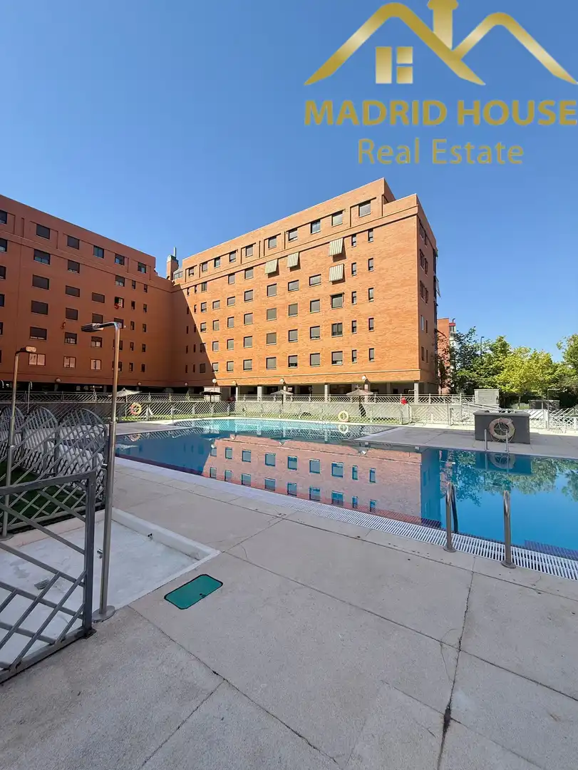 Piscina de Àtic en venda en Madrid amb Aire condicionat, Calefacció i Terrassa