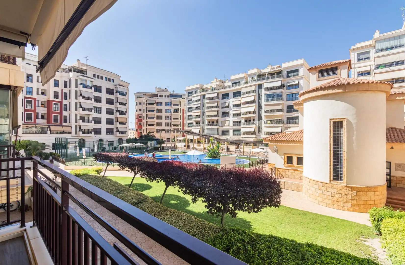 Vista exterior de Pis en venda en Elche / Elx amb Aire condicionat, Calefacció i Jardí privat