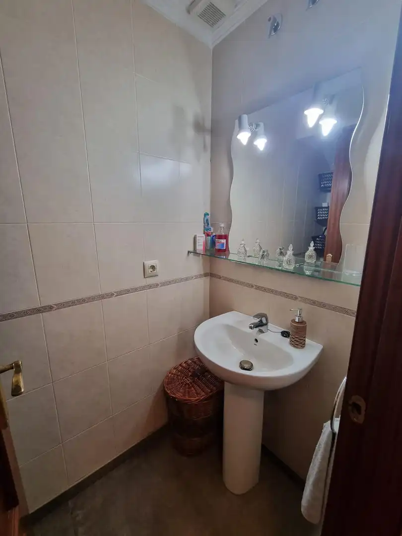 Bany de Casa adosada en venda en Algeciras amb Jardí privat, Traster i Piscina comunitària