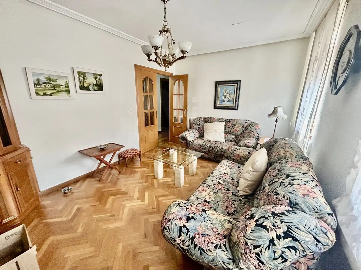 Sala d'estar de Casa o xalet en venda en La Bañeza  amb Calefacció
