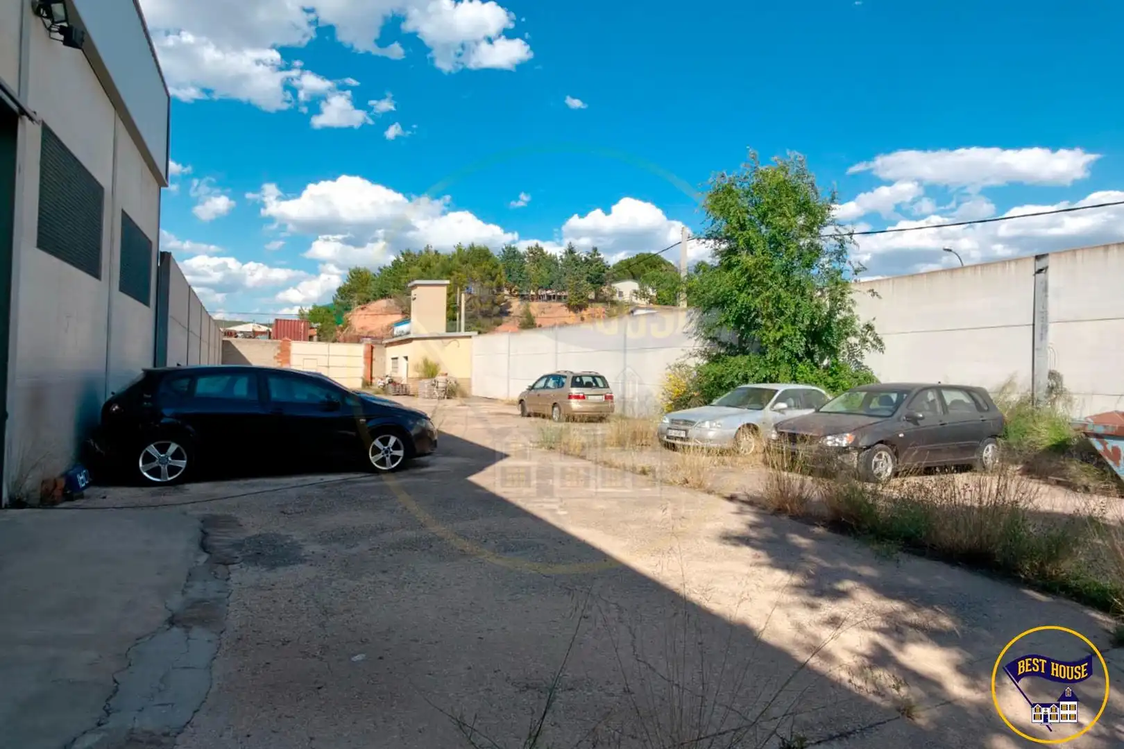 Parkplatz von Fabrikhallen zur Miete in Cuenca