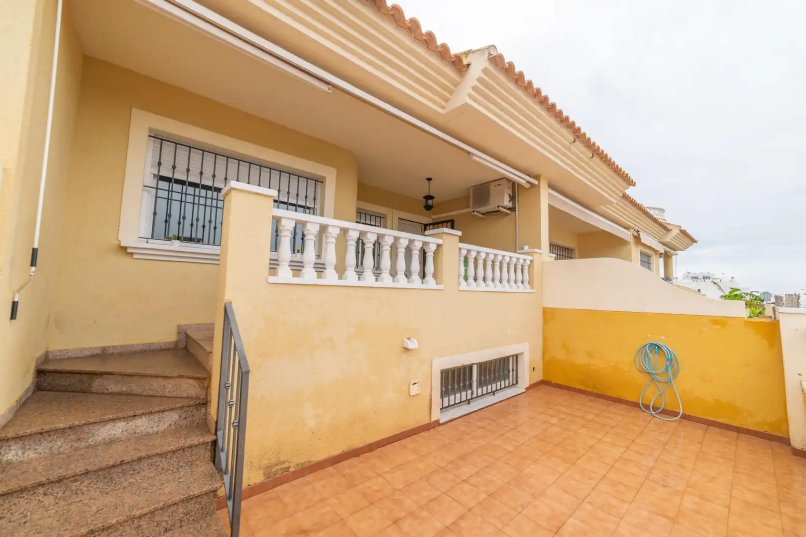 Vista exterior de Casa adosada en venta en San Pedro del Pinatar con Aire acondicionado, Terraza y Trastero