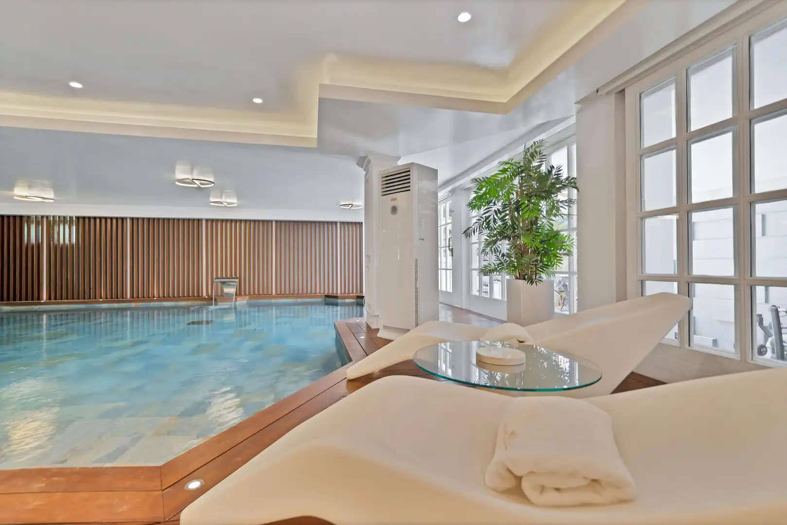 Schwimmbecken von Haus oder Chalet zur Miete in Marbella mit Heizung, Privatgarten und Terrasse