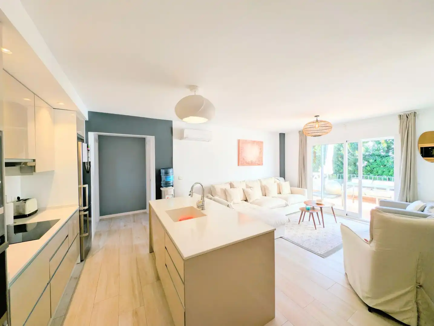 Flat with pool for sale in Avenida Pablo Ruiz Picasso 11, imagen 3