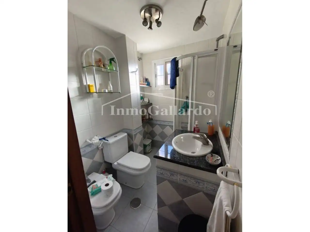Bathroom of Flat for sale in Málaga  with Air Conditioner, Terrace and Storage room