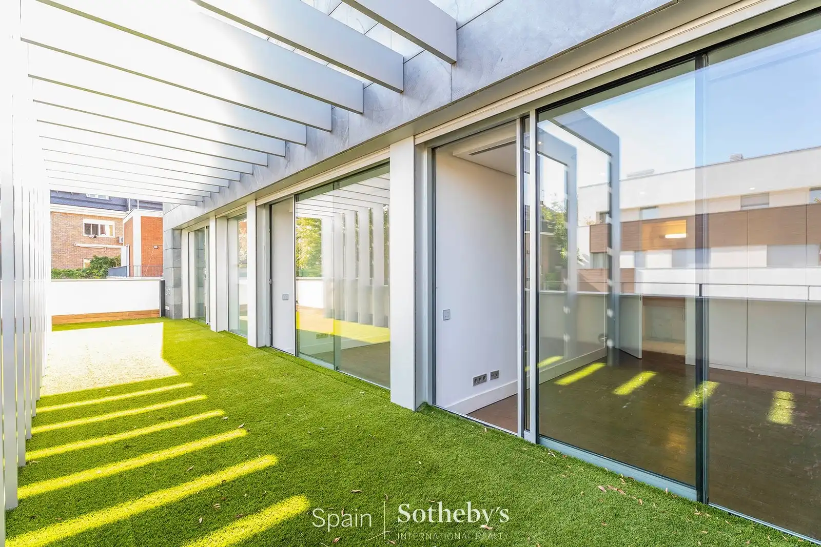 Terraza de Casa adosada en venta en Madrid con Aire acondicionado, Calefacción y Jardín privado
