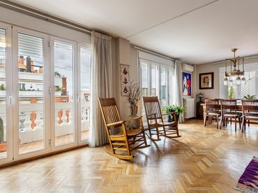 Penthouse with balcony for sale in Del Oeste 91