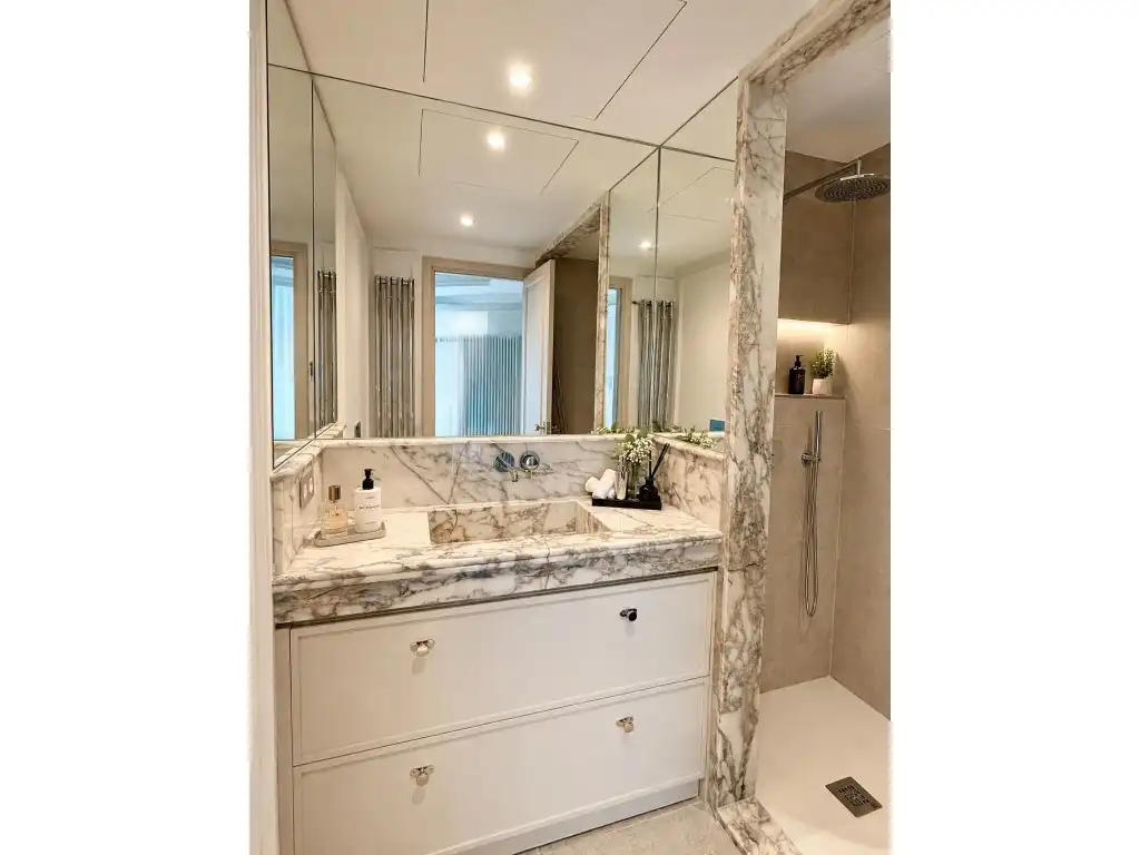 Bathroom of Flat for sale in Madrid  with Air Conditioner, Heating and Oven