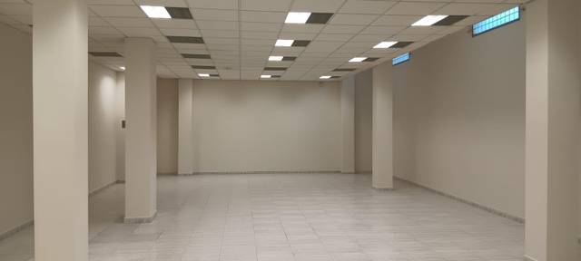 Local comercial en Alquiler en de la Diputacio en Roda de Ter