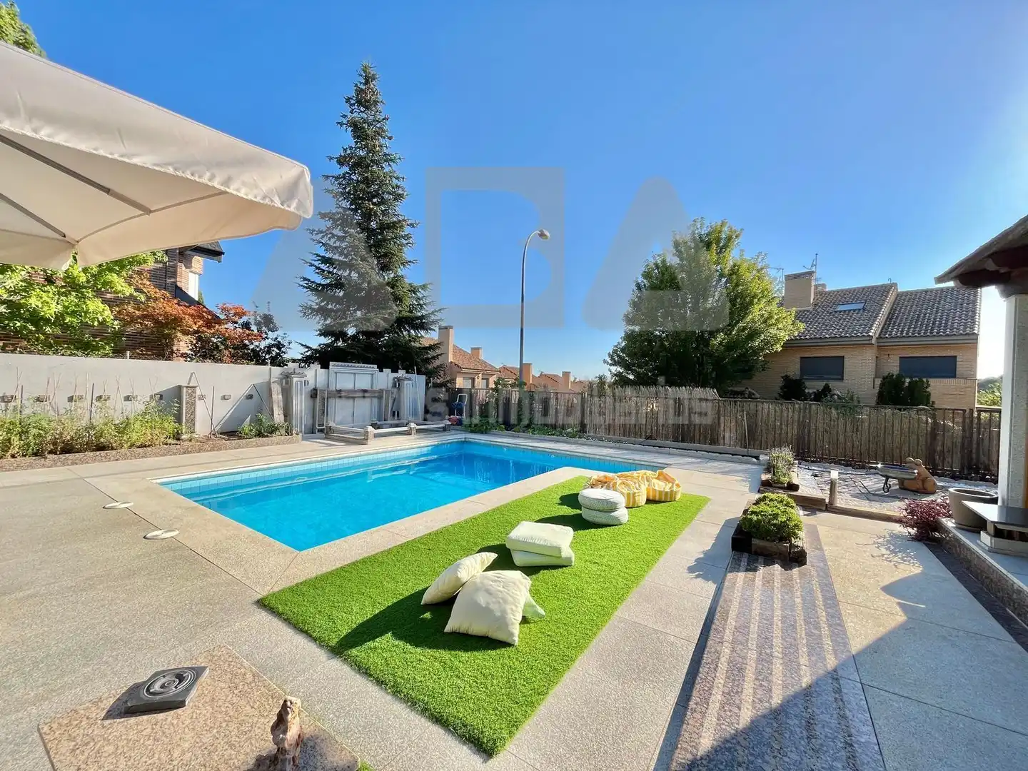 Swimming pool of Houses for sale in Torrelodones  with Air Conditioner, Heating and Private garden