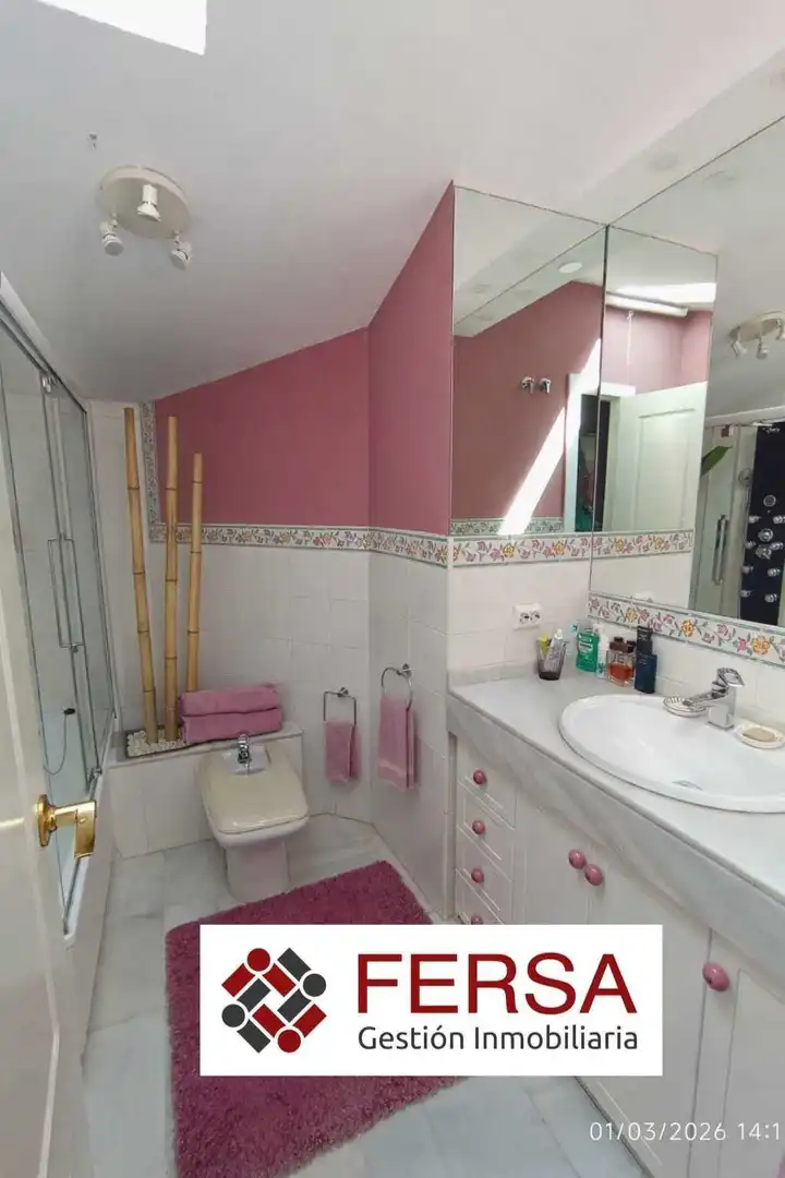 Baño de Dúplex de alquiler en El Puerto de Santa María con Aire acondicionado, Calefacción y Terraza