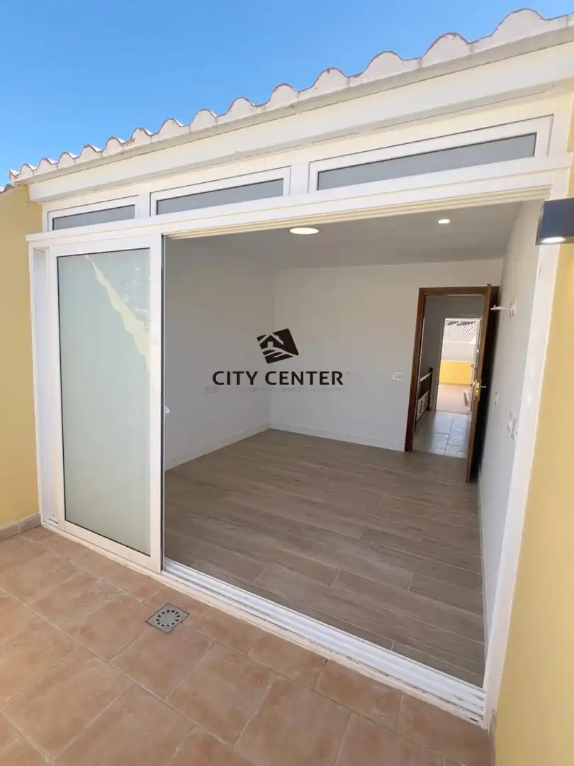 Casa adosada en venta en Arona con Terraza y Balcón