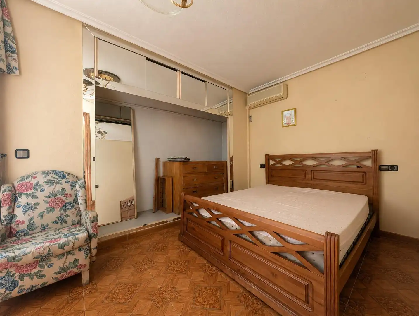 Habitación de Casa adosada en venta en Cox con Aire acondicionado, Terraza y Balcón