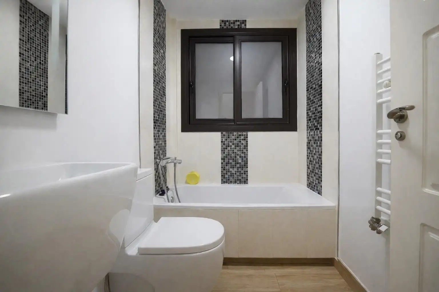 Baño de Casa adosada en venta en Vilallonga del Camp con Aire acondicionado, Calefacción y Jardín privado