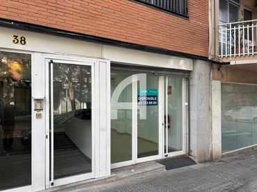 Local comercial en venta en Carrer de Miquel Vives 38