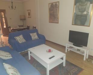 Sala d'estar de Apartament de lloguer en Cáceres Capital amb Calefacció i Moblat