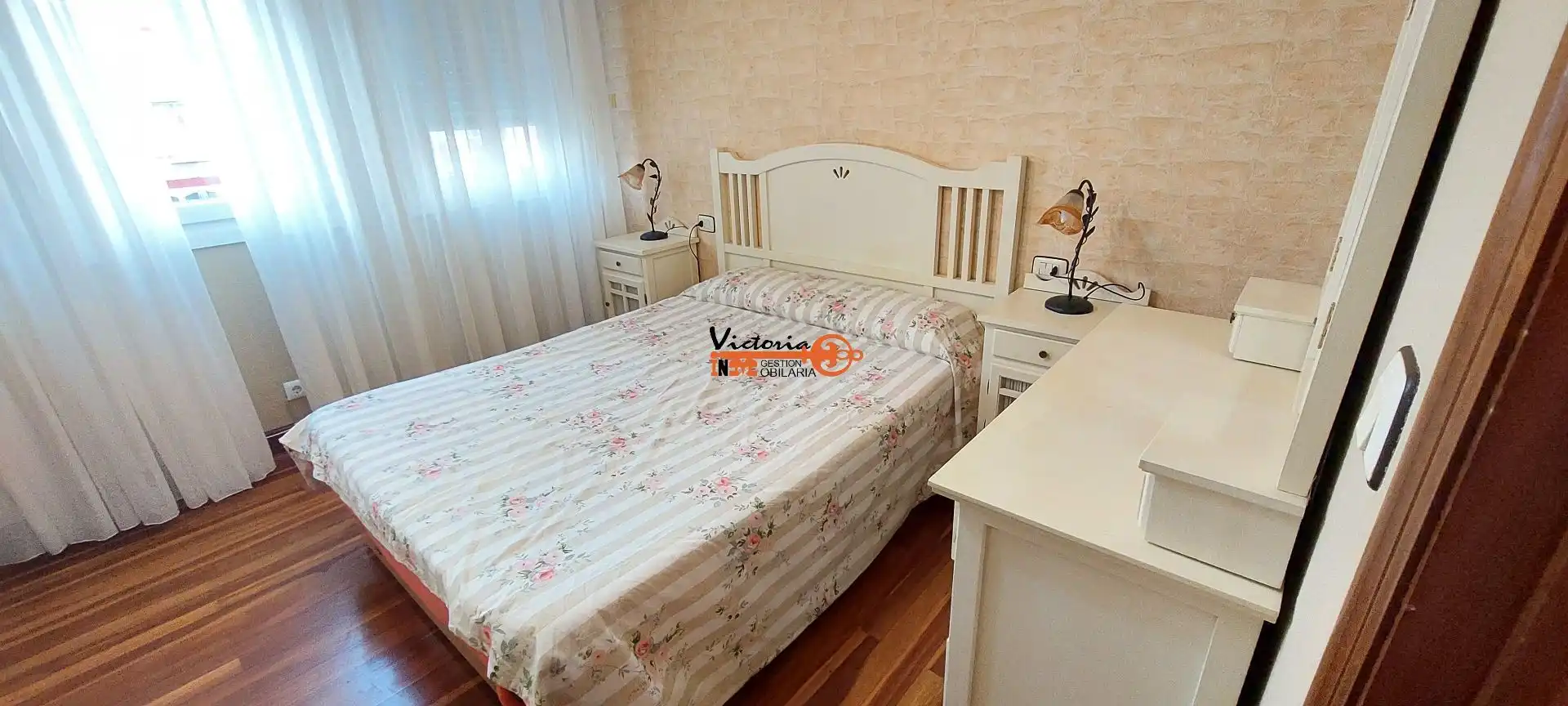Habitación de Dúplex en venta en Castro-Urdiales con Calefacción, Trastero y Piscina comunitaria