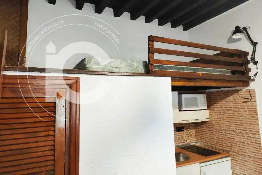 Cocina de Estudio de alquiler en Granada con Aire acondicionado