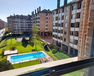 Piscina de Pis de lloguer en Gijón  amb Piscina