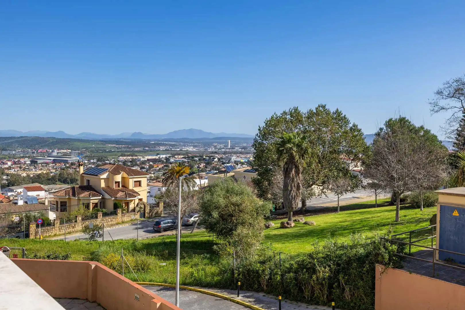 Vista exterior de Piso en venta en Algeciras con Aire acondicionado, Calefacción y Terraza