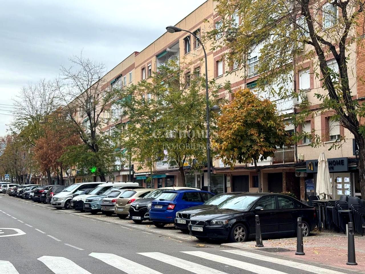 Local de alquiler en Juan de la Cierva