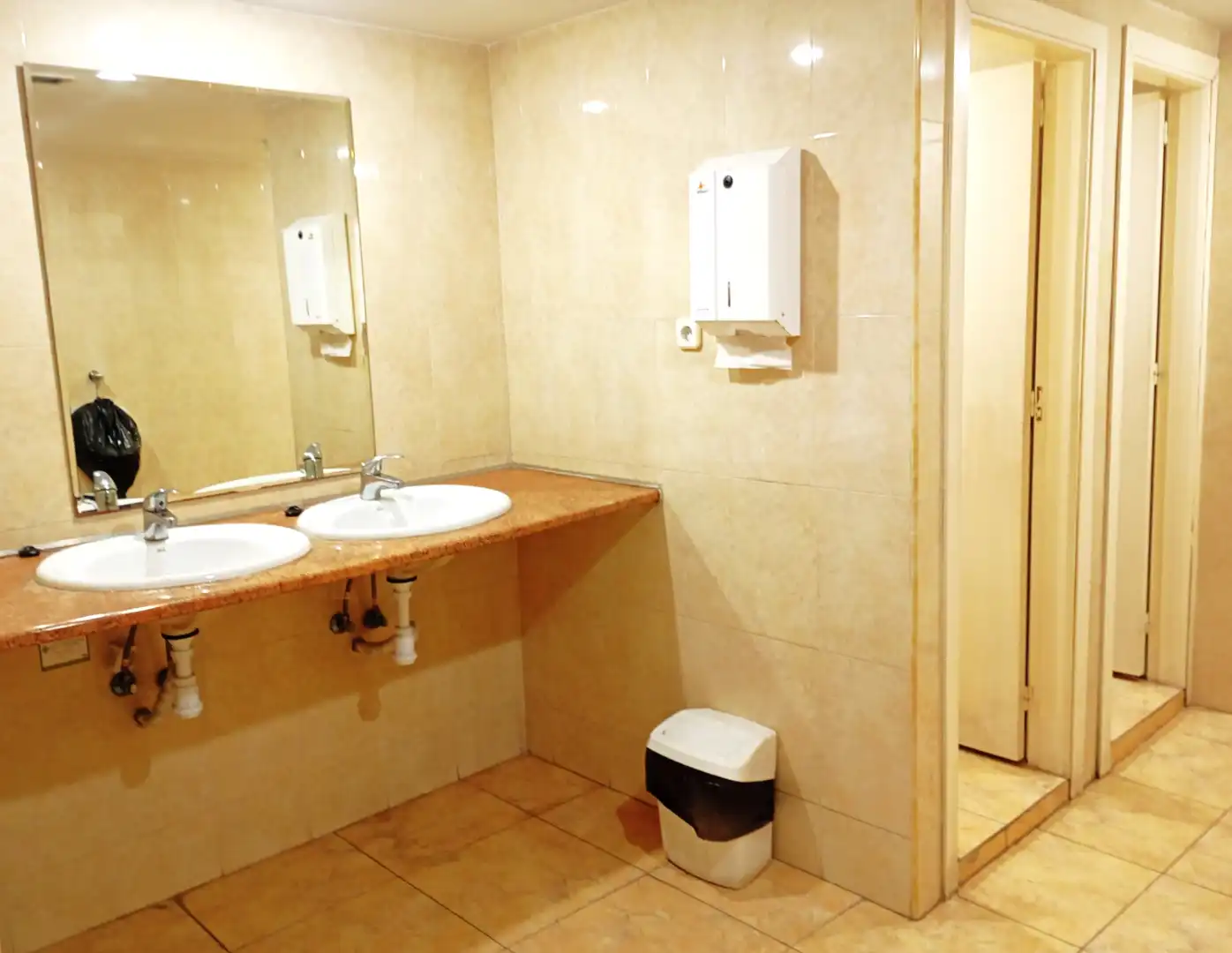 Badezimmer von Geschaftsraum zur Miete in Majadahonda
