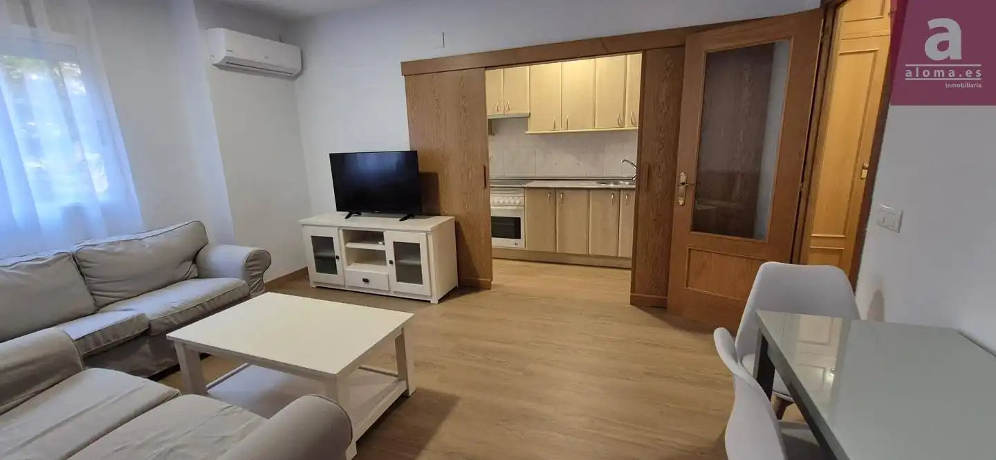 Sala de estar de Estudio de alquiler en Cáceres con Aire acondicionado, Trastero y Amueblado