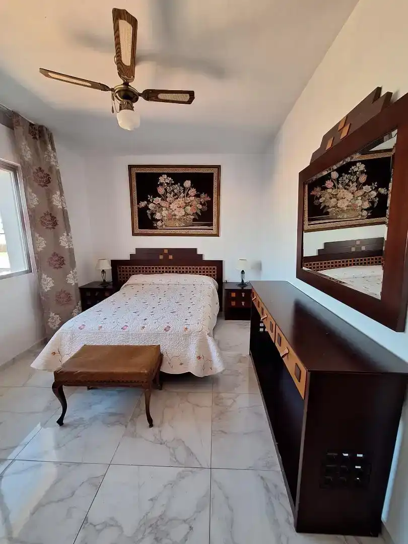 Dormitori de Apartament per a compartir en Estepona amb Moblat, Forn i Rentadora