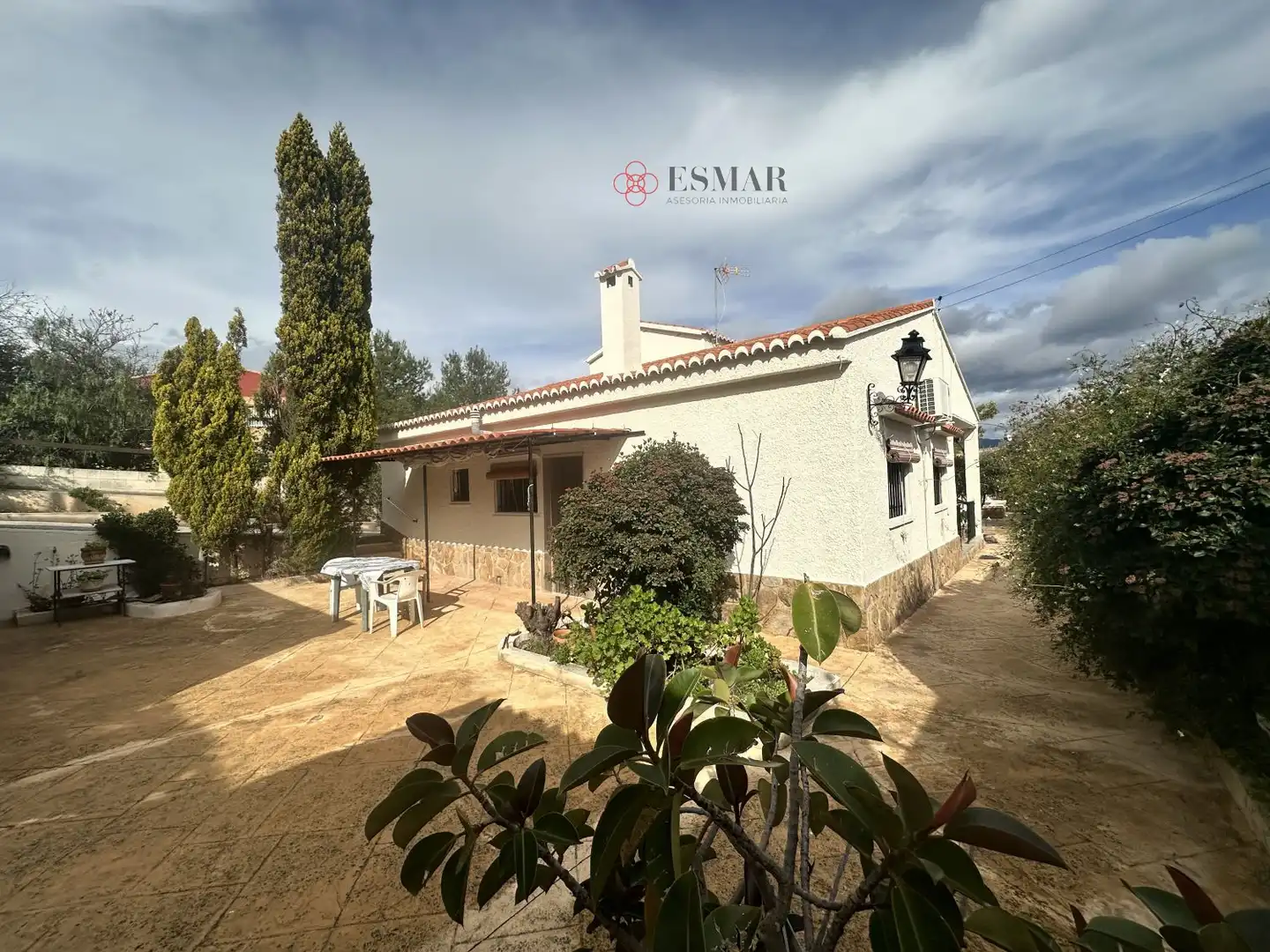 Vista exterior de Casa o xalet en venda en Algar de Palància amb Aire condicionat, Calefacció i Jardí privat