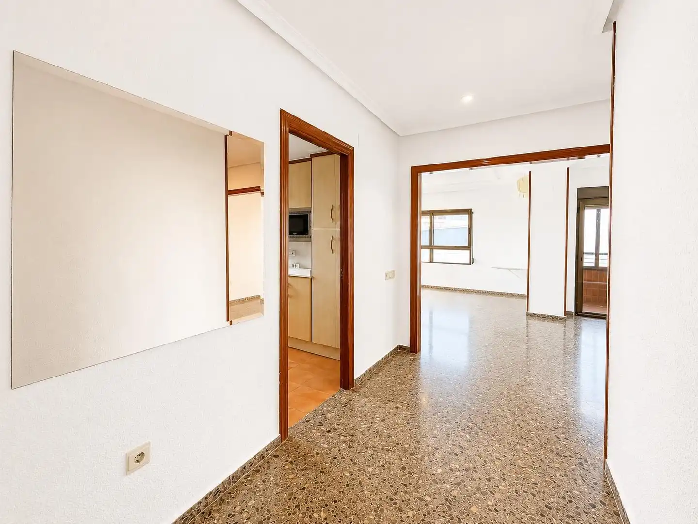 Flat for rent in Paterna  with Balcony