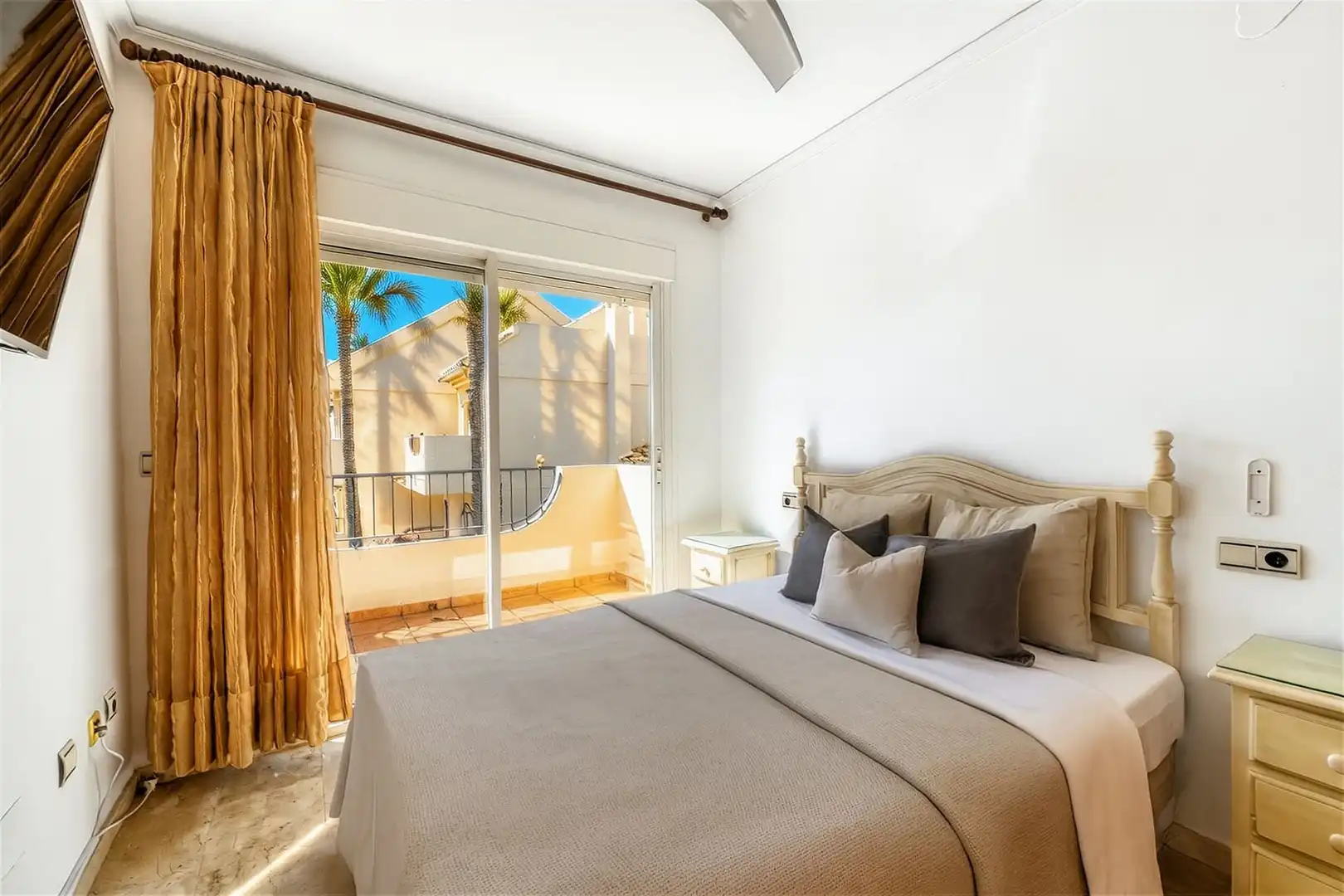 Bedroom of Detached homes for sale in Marbella  with Air Conditioner, Heating and Terrace