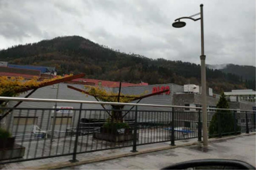 Vista exterior de Nau industrial en venda en Eibar