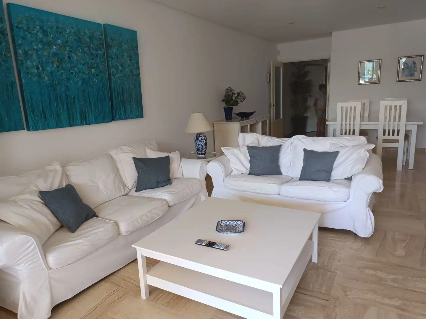 Sala d'estar de Apartament de lloguer en Sotogrande amb Aire condicionat i Terrassa