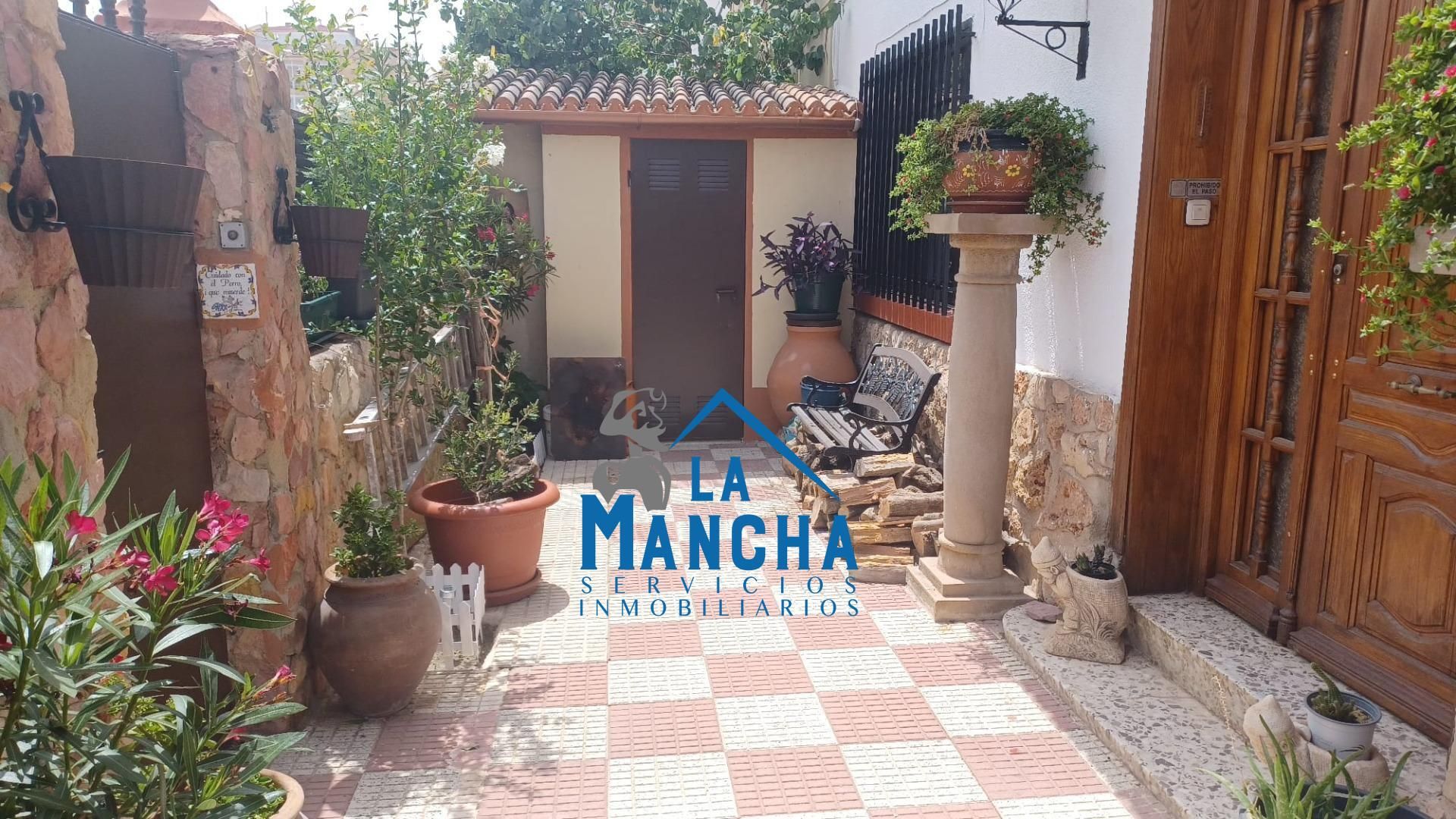 Vista exterior de Casa o xalet en venda en  Albacete Capital amb Aire condicionat, Calefacció i Jardí privat