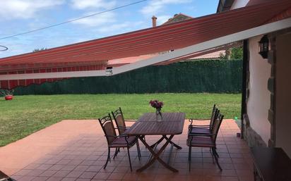 Terrassa de Casa o xalet en venda en Arnuero amb Jardí privat, Terrassa i Moblat