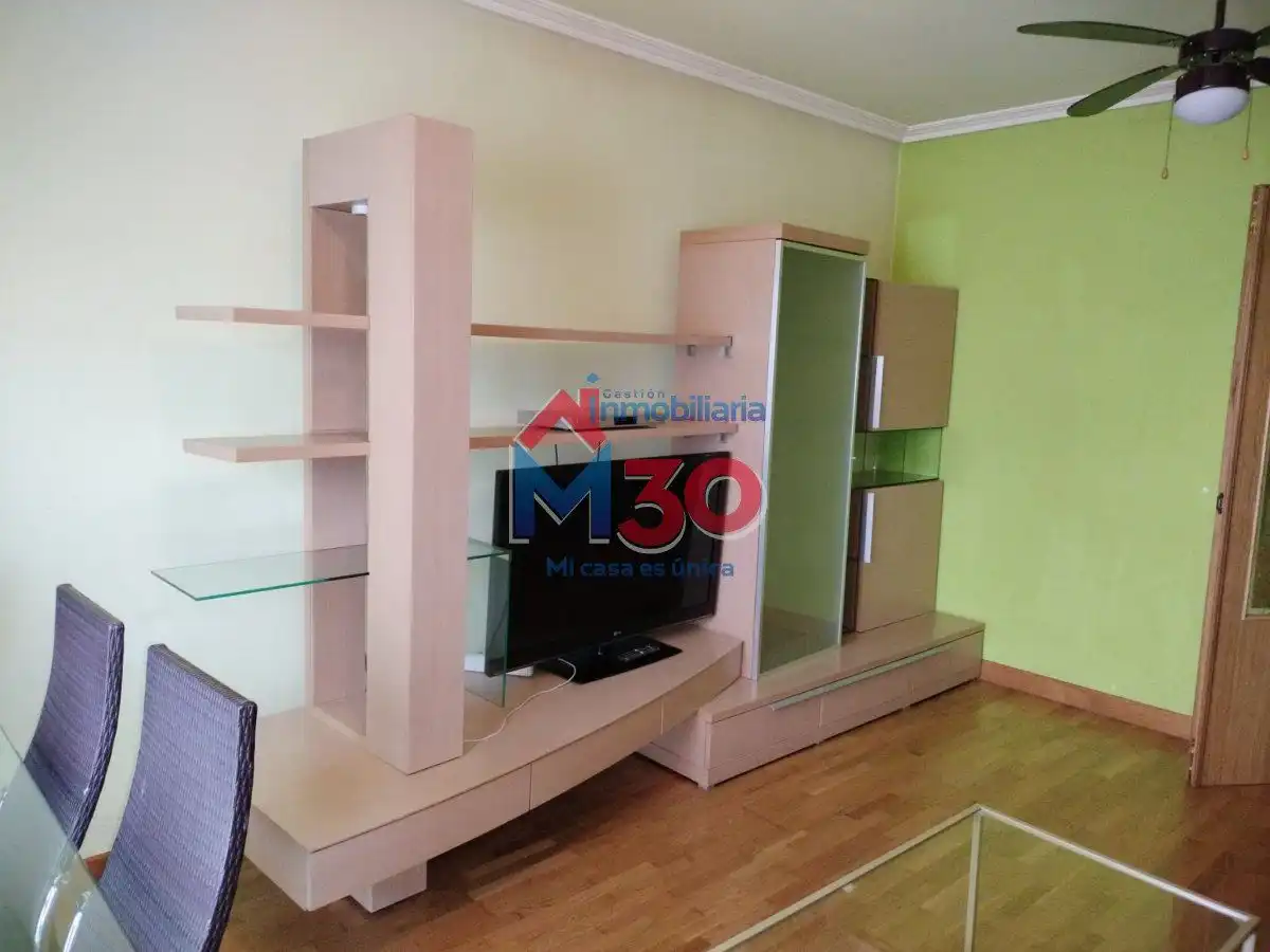 Sala d'estar de Apartament en venda en Miranda de Ebro amb Calefacció, Parquet i Traster