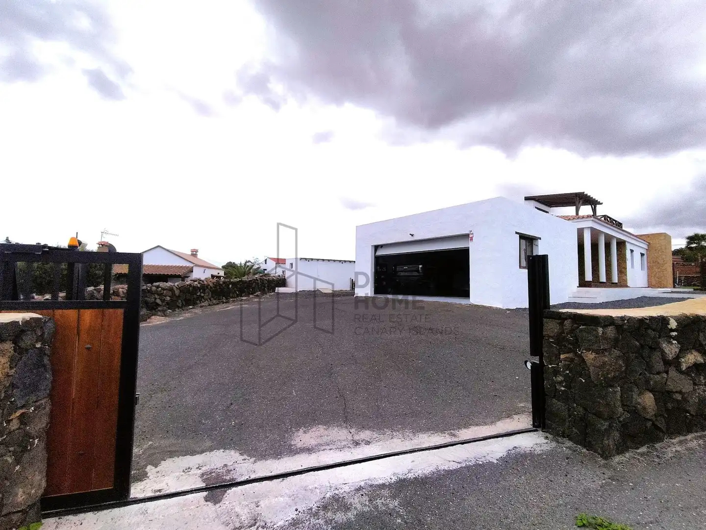 Vista exterior de Casa o xalet en venda en La Oliva amb Jardí privat, Traster i Piscina