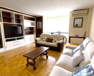 Living room of Flat for sale in  Madrid Capital  with Air Conditioner, Heating and Private garden