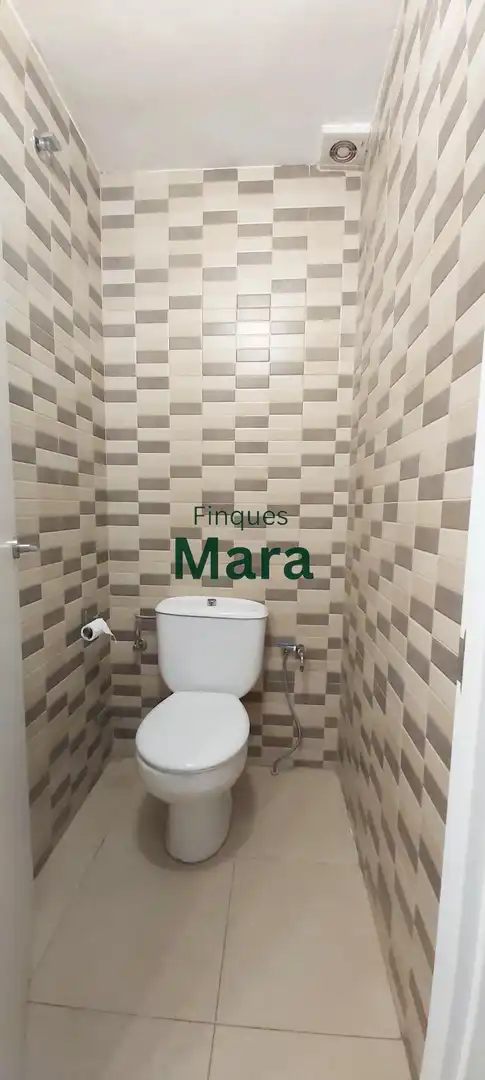 Badezimmer von Büro zum Verkauf in Sant Boi de Llobregat