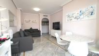 Sala d'estar de Apartament en venda en Marbella amb Aire condicionat, Terrassa i Piscina