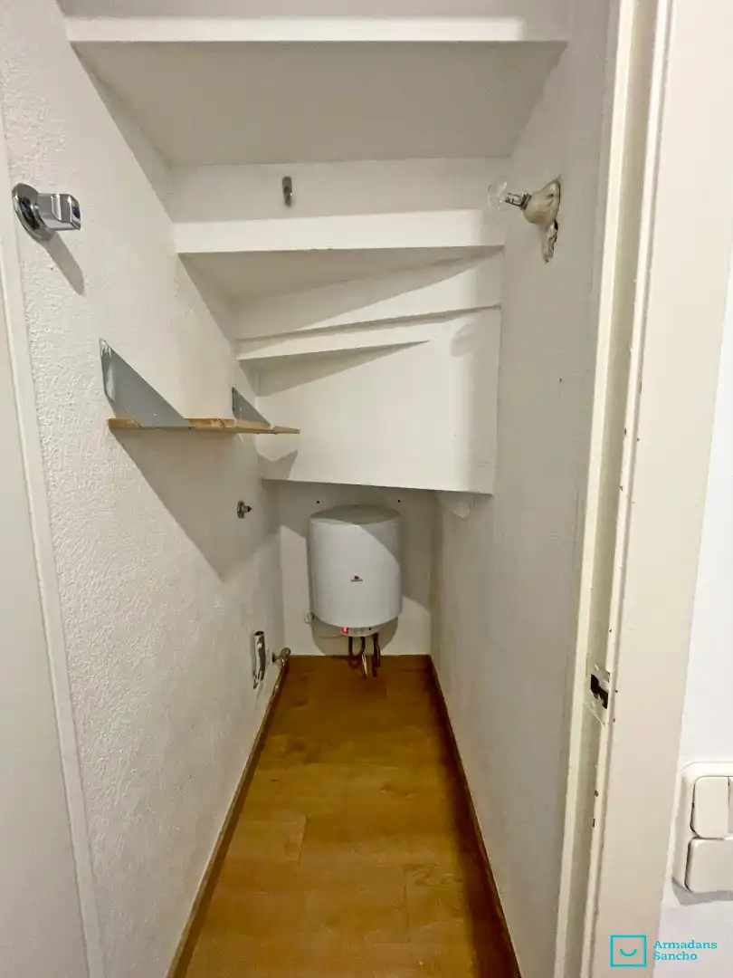 Study for rent in Barcelona  with Air Conditioner and Terrace