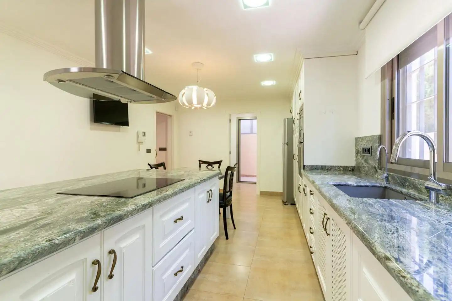 Cocina de Casa o chalet en venta en Elche / Elx con Aire acondicionado, Jardín privado y Parquet