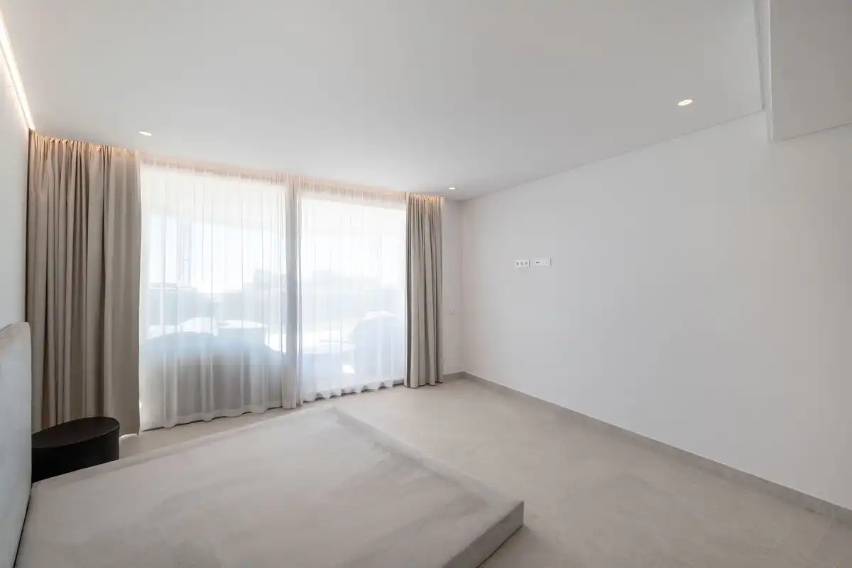 Schlafzimmer von Wohnung zur Miete in Benahavís mit Abstellraum