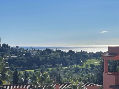 Vista exterior de Apartament en venda en Benahavís amb Aire condicionat i Terrassa