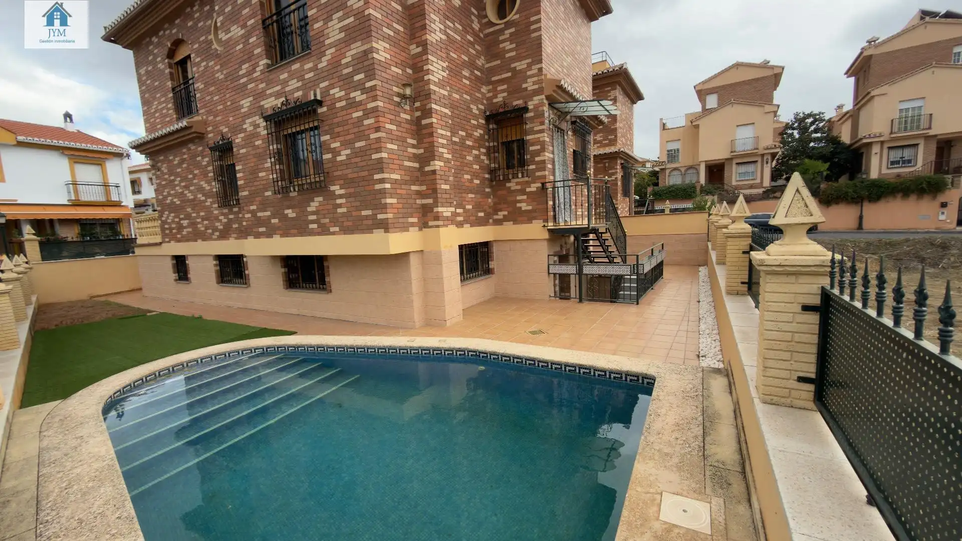 Piscina de Casa o chalet en venta en Cájar con Aire acondicionado, Calefacción y Jardín privado