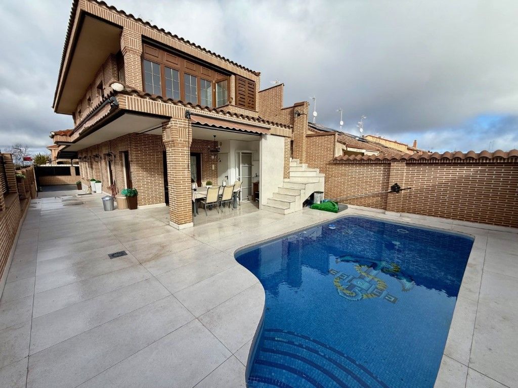 Exterior view of House or chalet for sale in Navalcarnero