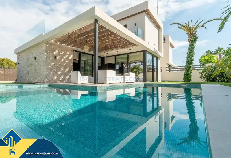 Villa mit Pool zum Verkauf in Los Balcones - Los Altos